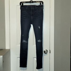 Hollister high-rise distressed jegging